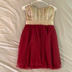 You can wear this beautiful dress at a middle school or homecoming dance!